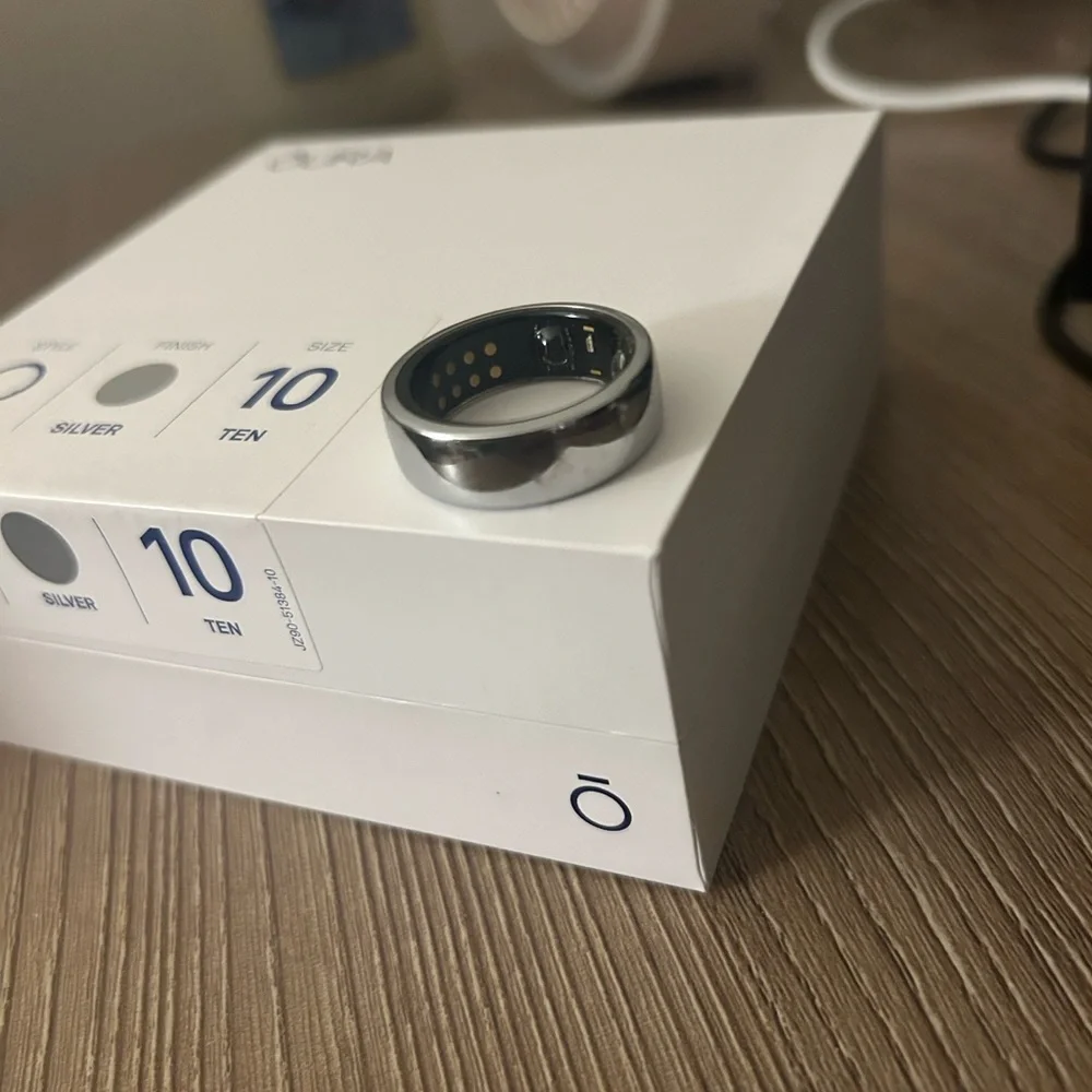 Oura 3rd Generation Horizon Silver Ring - Picture 4 of 5